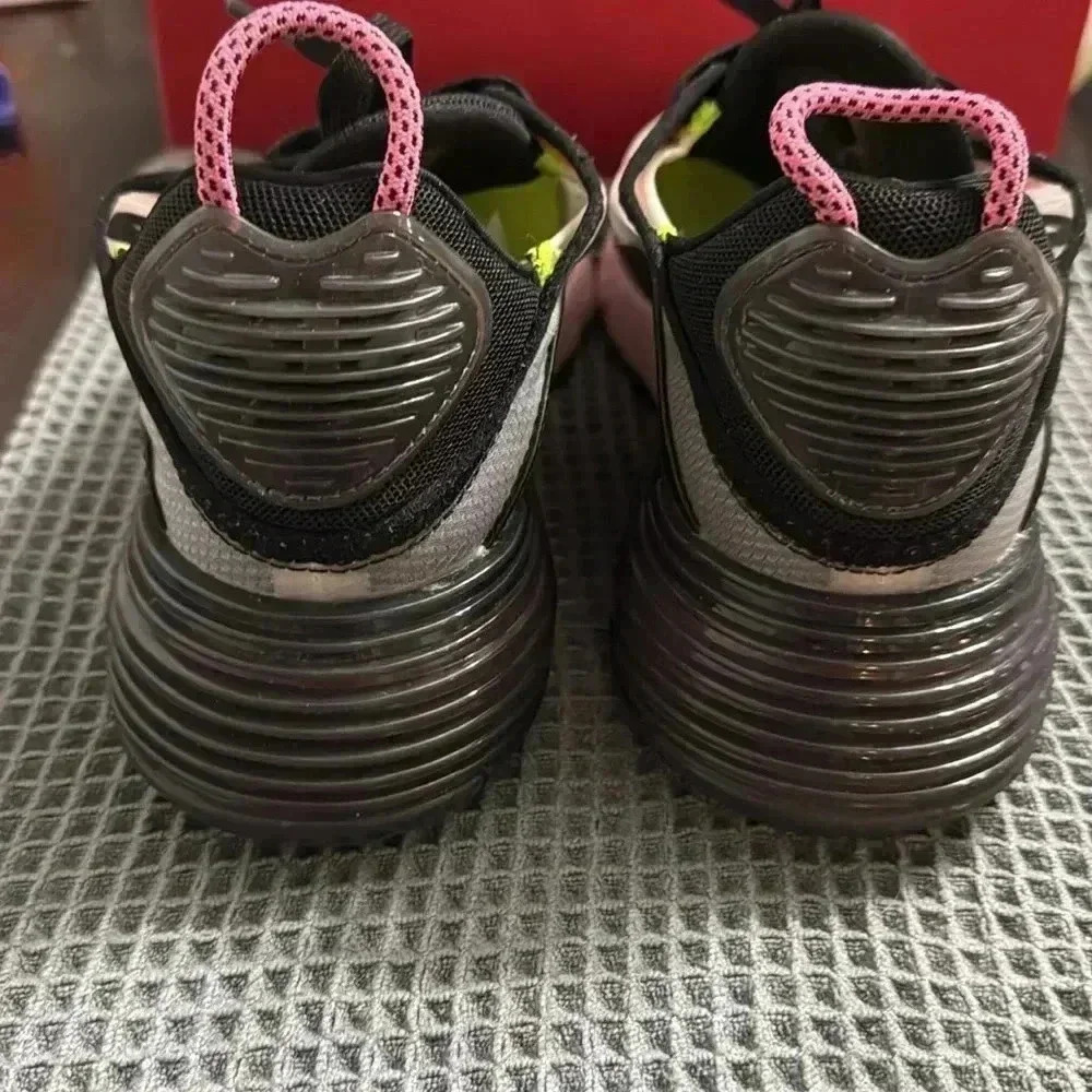 Nike Women's Air Max 2090
Lotus Pink - Picture 3 of 5
